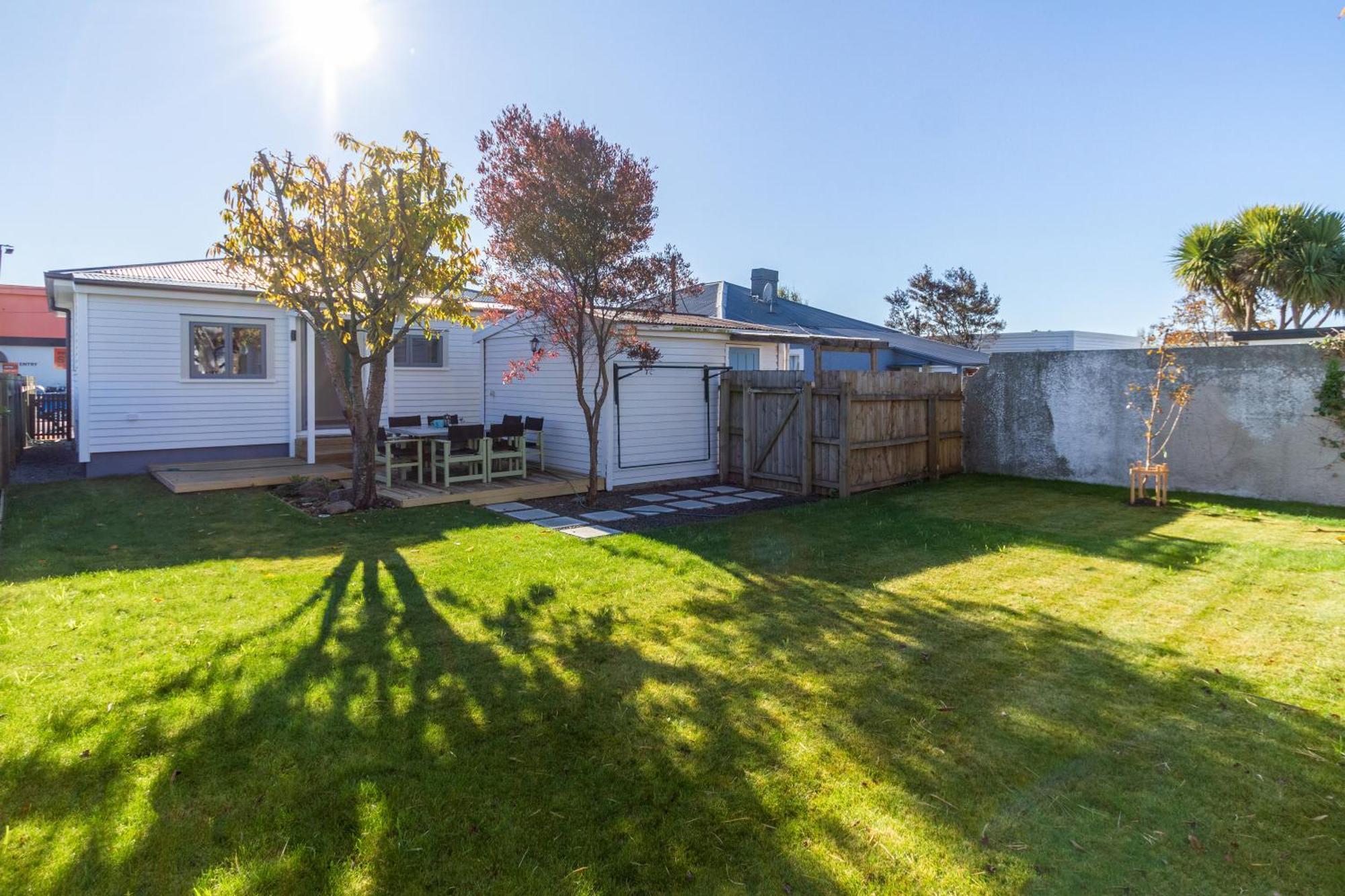 Charming 3 Bedroom Home Near Christchurch City Exterior photo