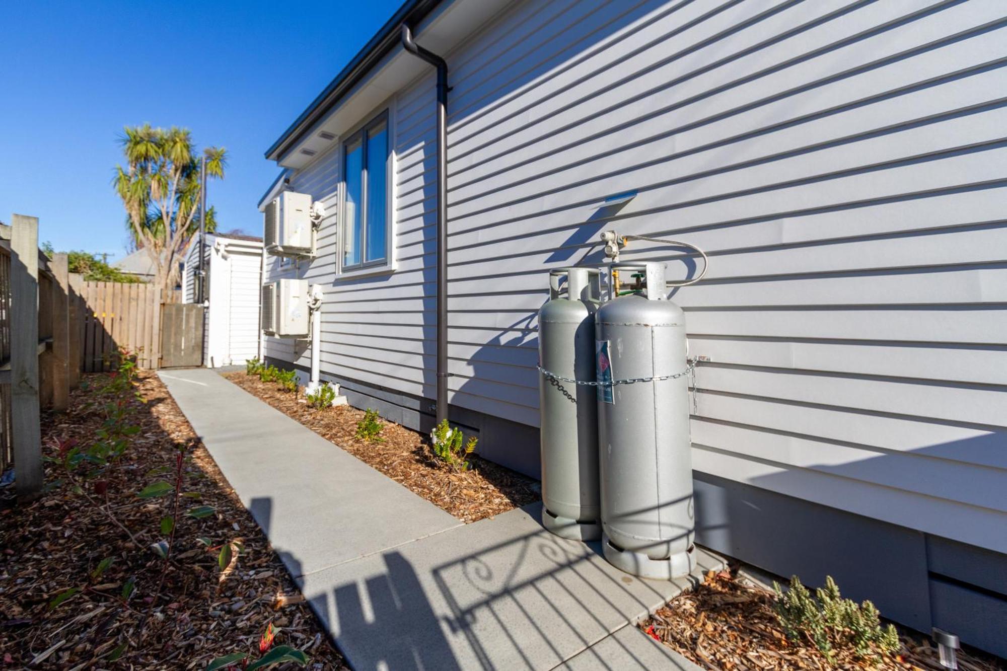 Charming 3 Bedroom Home Near Christchurch City Exterior photo